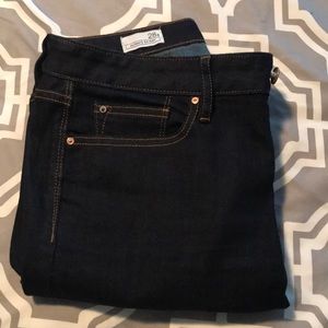 Gap Always Skinny Dark wash jean. 28 short